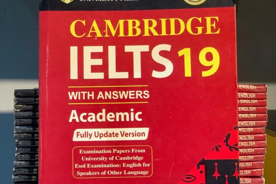 Cambridge IELTS 19 Academic Confident Publications