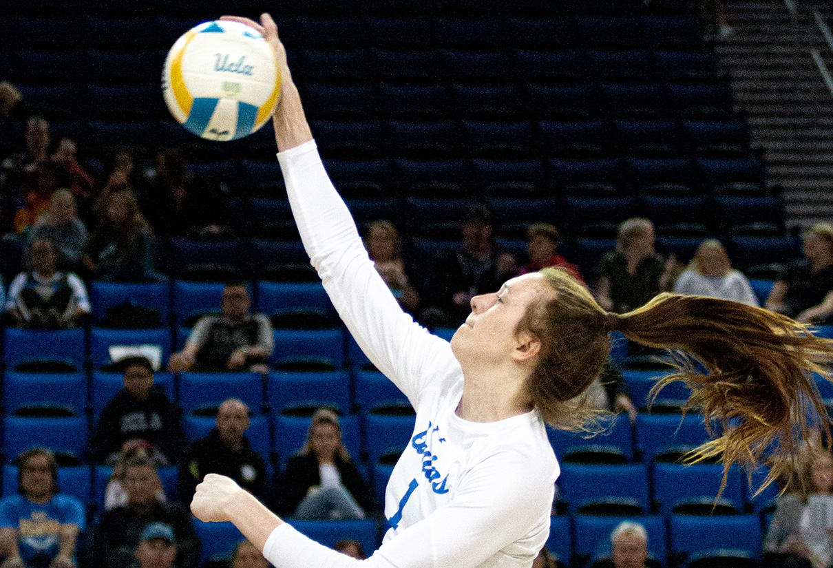 Women s Volleyball s Strong Kill Record To Play Into Strategy For Oregon Match Daily Bruin